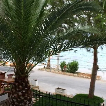 Ξενοδοχείο Omar & 3*